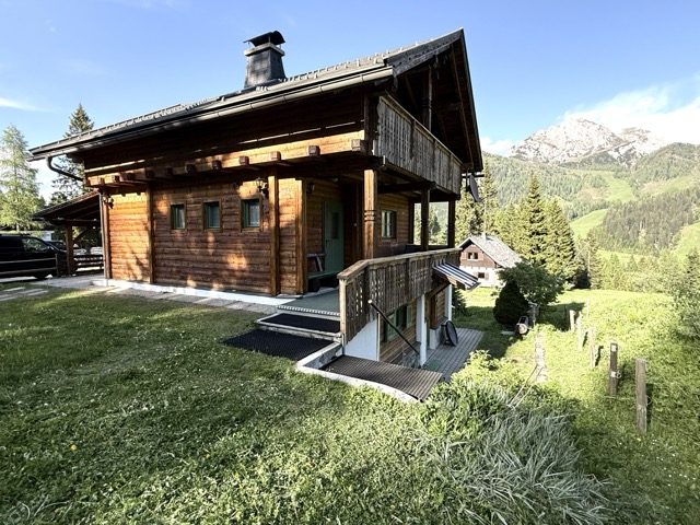 Das Sopherl auf der Sonnenalpe am Nassfeld mit Blick auf die Gailtaler Berge